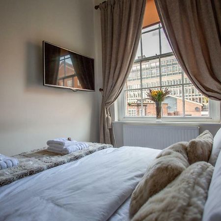 Most Central Luxury Apartment - Sleeps 4 & Free Parking! เชสเตอร์ ภายนอก รูปภาพ