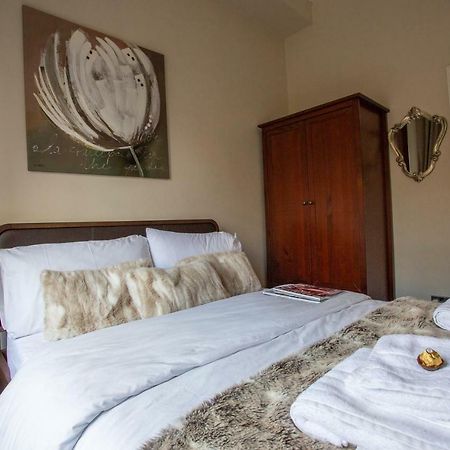 Most Central Luxury Apartment - Sleeps 4 & Free Parking! เชสเตอร์ ภายนอก รูปภาพ