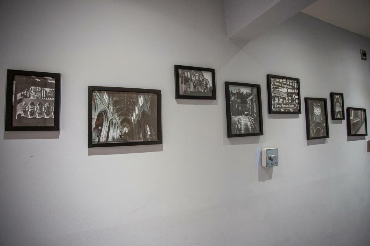 Most Central Luxury Apartment - Sleeps 4 & Free Parking! เชสเตอร์ ภายนอก รูปภาพ