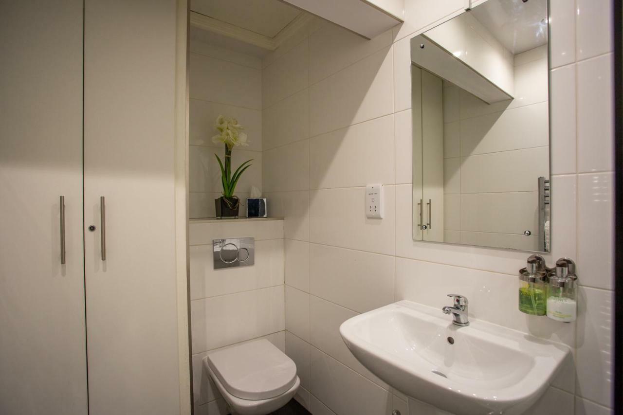 Most Central Luxury Apartment - Sleeps 4 & Free Parking! เชสเตอร์ ภายนอก รูปภาพ