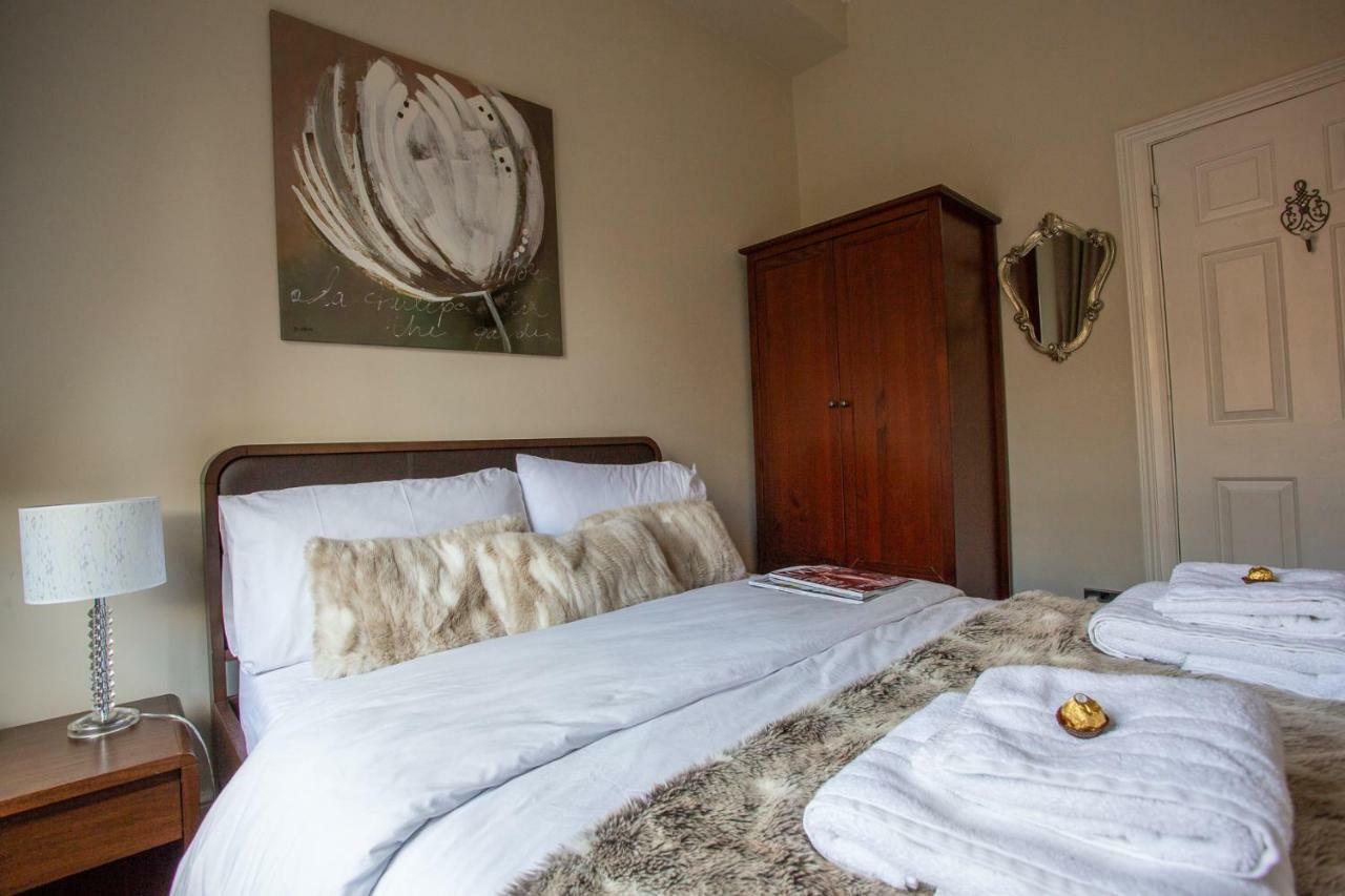 Most Central Luxury Apartment - Sleeps 4 & Free Parking! เชสเตอร์ ภายนอก รูปภาพ